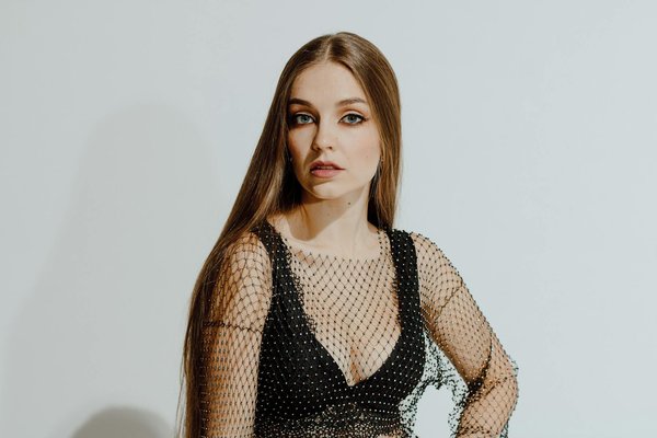 Brighten up your uk wardrobe: innovative tips to rock neon colors with chic style