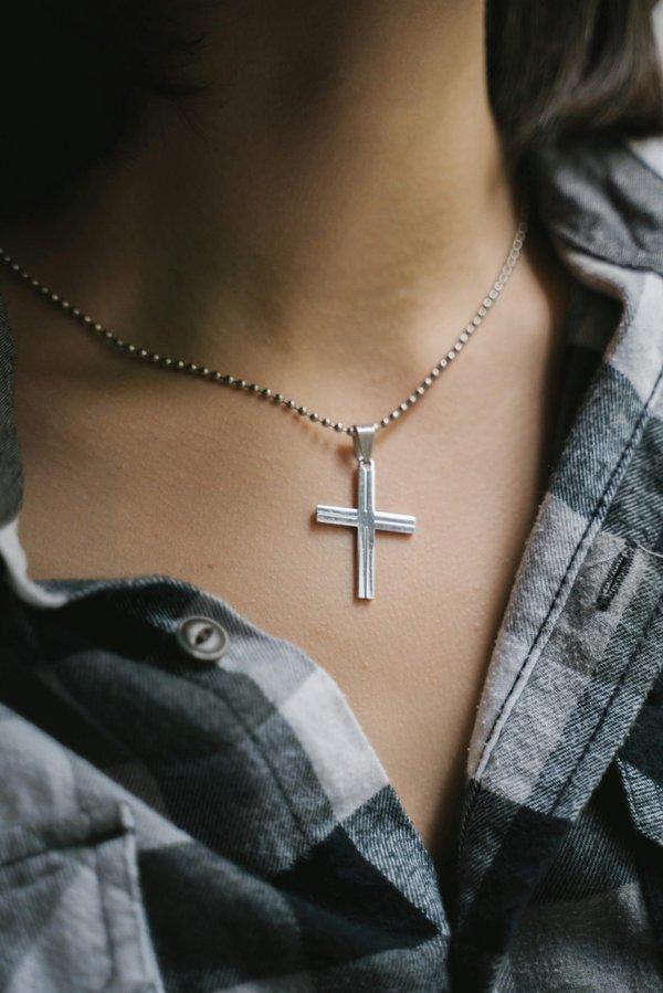 Cross jewelry: celebrate your faith with unique designs